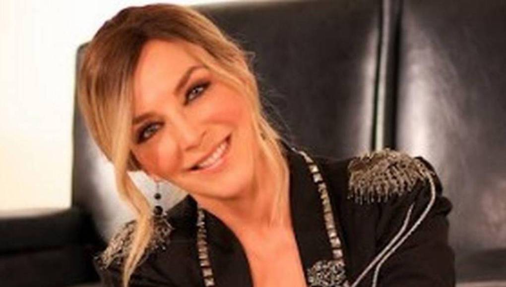 “Me llevaron al médico y me estabilizó un cardiólogo. Después me fui a los Estados Unidos a mi casa porque allá tengo mi seguro. Me hospitalizaron por 2 días, me hicieron todo tipo de estudios, me pusieron un monitor en el corazón para mi frecuencia cardiaca, me analizaron todo y aparece la cicatriz, es como un puntito blanco en mi cerebro donde deja la cicatriz este coágulo que se estaba atorando y pasó. Es decir, estoy viva de milagro”, se sinceró Flores.