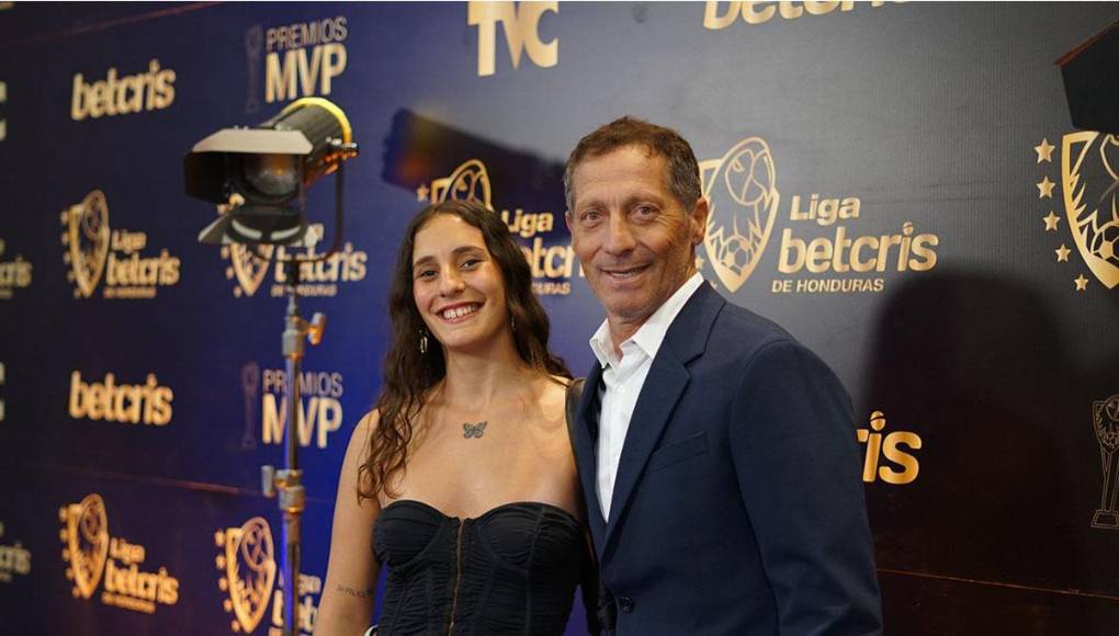 Iara Troglio es la hija de Pedro y lo acompañó en la ceremonia.