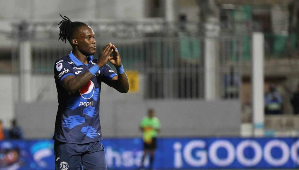 Rubilio anotó por la vía penal y tras su gol pidió perdón por anotarle al Vida, club que lo hizo debutar en la Liga Nacional.