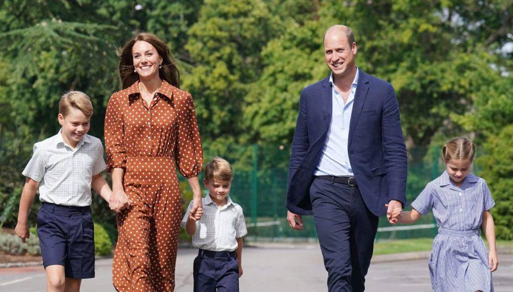 Kate quería compartir este complicado anuncio cuando sientese que era el momento adecuado para ellos y para los niños. Por eso, después de explicarles la situación por la que atraviesa su madre de forma que pudieran entenderlo y procesarlo cada uno de acuerdo con su edad, han esperado a las vacaciones escolares de Semana Santa para hacer pública la noticia.