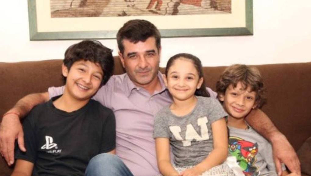 El delantero es el segundo hijo de los tres que tiene Diego Vazquez con su antiguo matrimonio. Son dos varones y una niña.