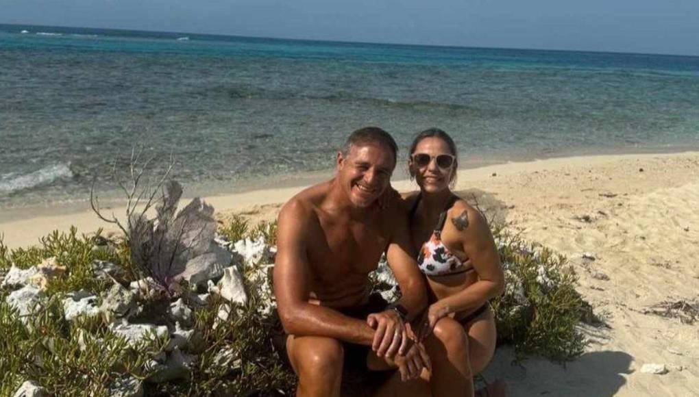 Tota Medina: El DT del Marathón disfrutó junto a su esposa de los Cayos Cochinos.