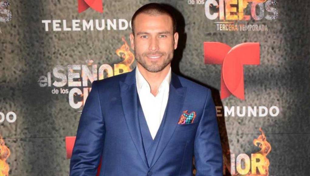 Amaya se estableció en la pantalla de Telemundo en el 2013. En el 2019, de igual manera, causó preocupación tras desaparecer de forma abrupta del ojo público. Al poco tiempo se confirmó que el actor cumplía un programa de rehabilitación.