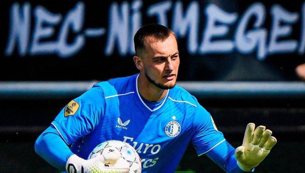 El portero neerlandés Justin Bijlow interesa al Arsenal y Liverpool luego de sus grandes actuaciones en el Feyenoord. 