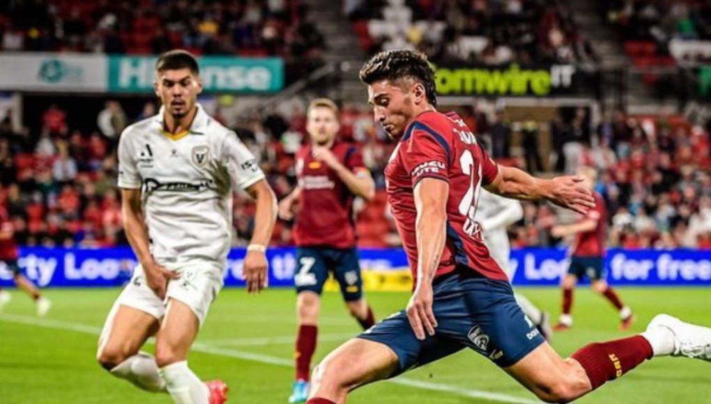 El equipo de Josh tuvo el gesto de ayudarle para la propuesta de matrimonio a su novio.