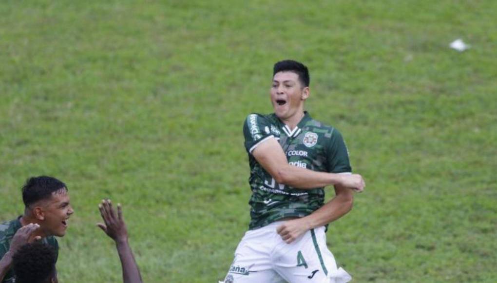 Su primer gol profesional fue el 24 de noviembre del 2022 en la victoria de 1-0 contra Olancho FC.