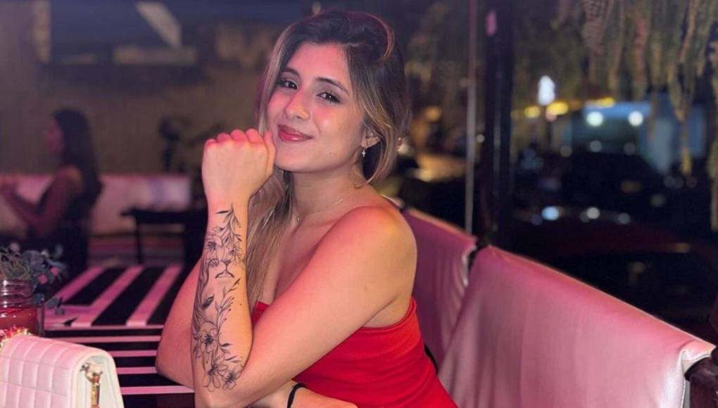 Emily está causando sensación en las distintas plataformas digitales y en los estadios de fútbol.