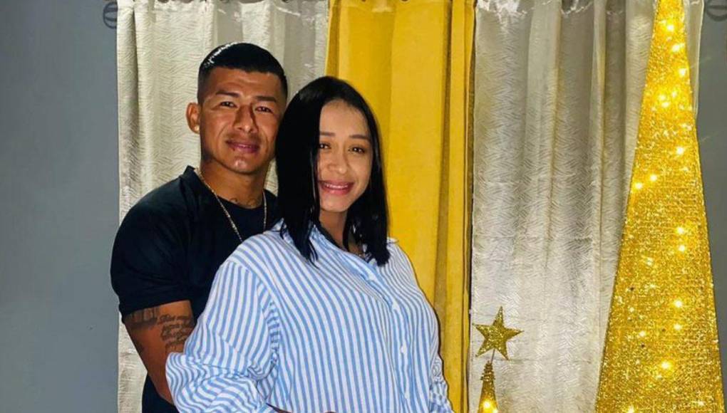 Iván López: El delantero del Marathón está felizmente casado.