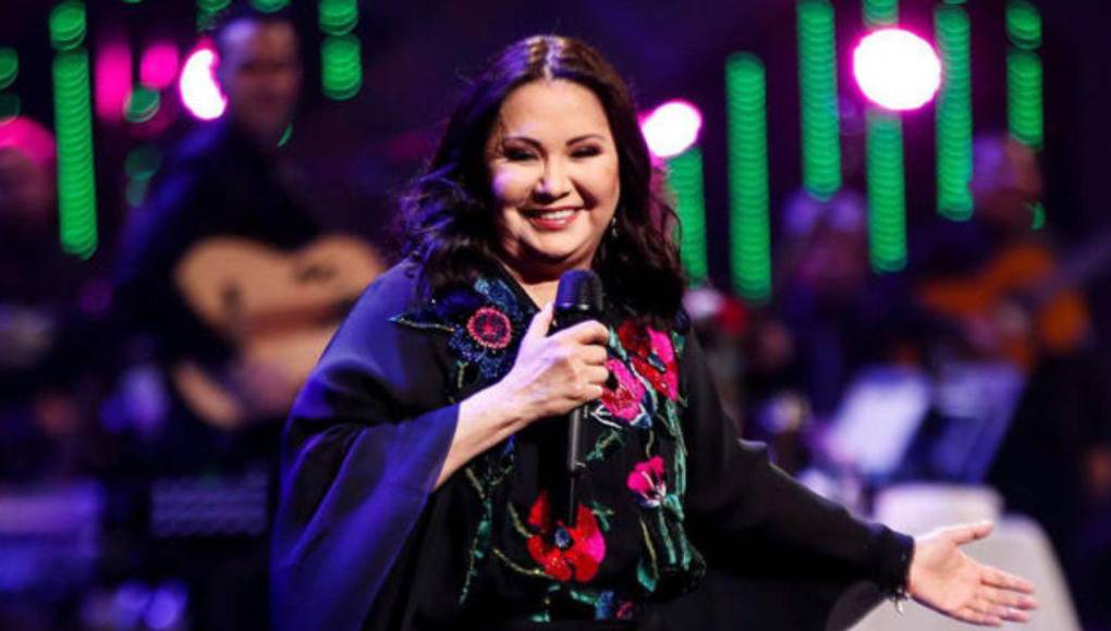 Esto ha generado preocupación en los fanáticos de la cantante quienes le han enviado sus buenas vibras. 