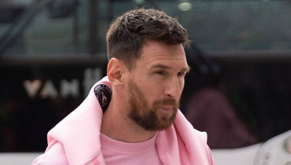 “Las fuentes dicen que Gregore, Jean Mota, DeAndre Yedlin, Robert Taylor y Sergii Kryvtsov están disponibles. ‘Están jodidos. Confía en mí.’ dijo un ejecutivo rival”, fue el mensaje que publicó Bogert.