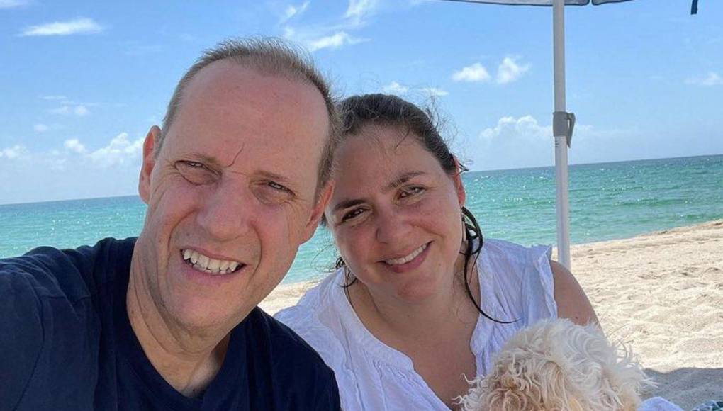 “Mi esposa ha sido un bastión que me ha hecho fuerte. Sin ella, sería imposible estar en este proceso”, indicó, resaltando además la importancia de la fe, la fraternidad y el cariño de la gente a su alrededor en su camino hacia la recuperación.