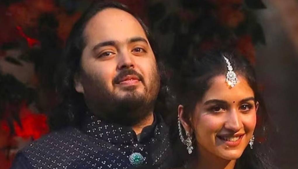 Los invitados están siendo llevados en vuelos privados desde las ciudades de Bombay y Nueva Delhi hasta Jamnagar, en el estado de Gujarat, donde la familia Ambani tiene su propia capital: Reliance Greens, un complejo para miles de habitantes, trabajadores de sus propias empresas, con canchas de cricket, tenis, hospital y su propia reserva de animales salvajes.