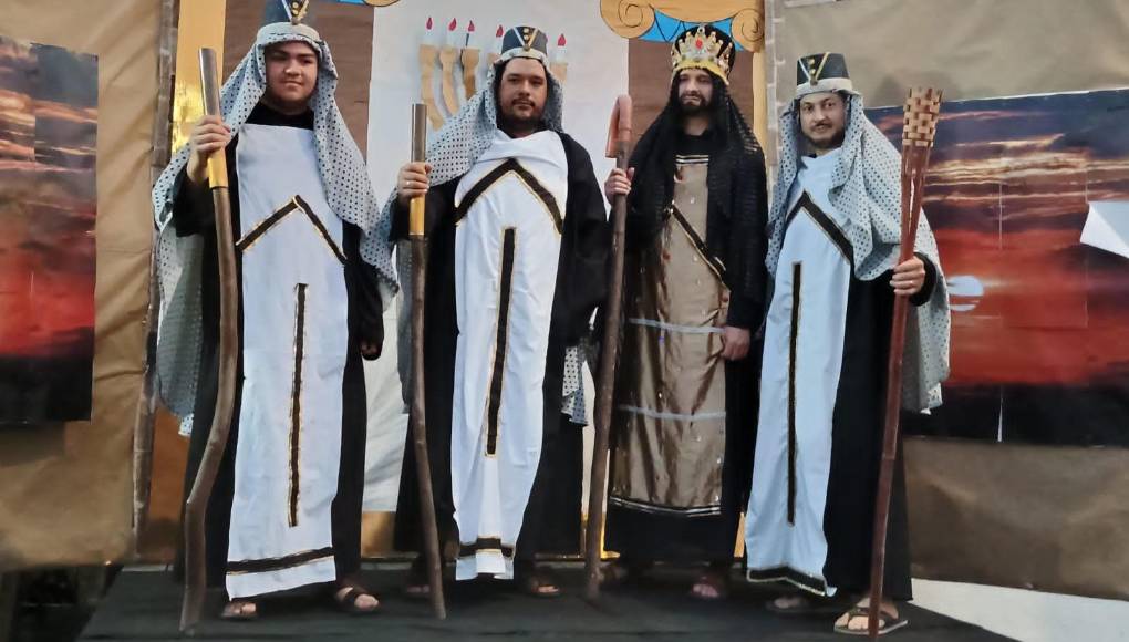 Los sumos sacerdotes y el tribunal supremo en pleno buscaban un falso testimonio contra Jesús para condenarle a muerte, y no lo encontraban. Ellos también fueron representados por los jóvenes de Cristo Salvador.