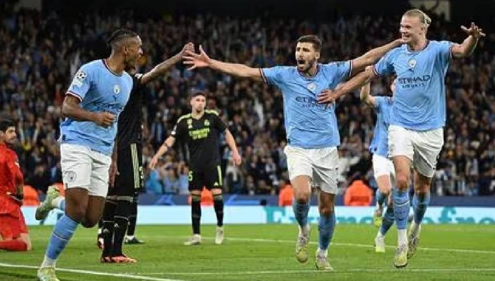  “Todos los partidos anteriores a la final seguirán jugándose entre semana, reconociendo la importancia del calendario nacional de partidos en toda Europa”, expresan en el comunicado.