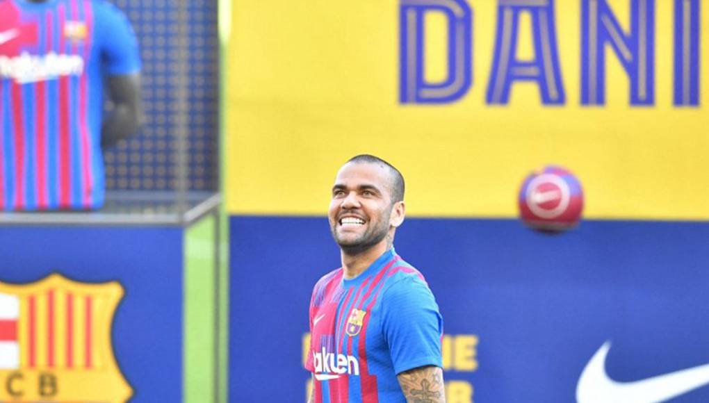 Dani Alves formaba parte de una distinguida lista de 102 jugadores históricos que pasaron a la categoría de “leyendas” por parte del Barcelona.