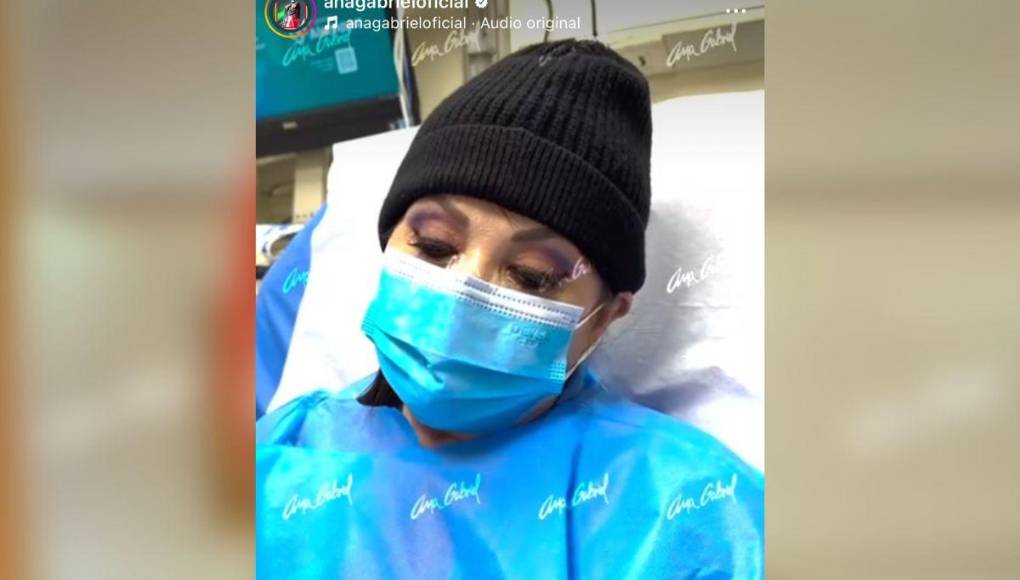 “Quizás me sentí valiente y no hice caso de las indicaciones médicas, pero bueno, aquí estoy, aun así con todo y mi pesar, comunicarles lo que está sucediendo”, comentó.