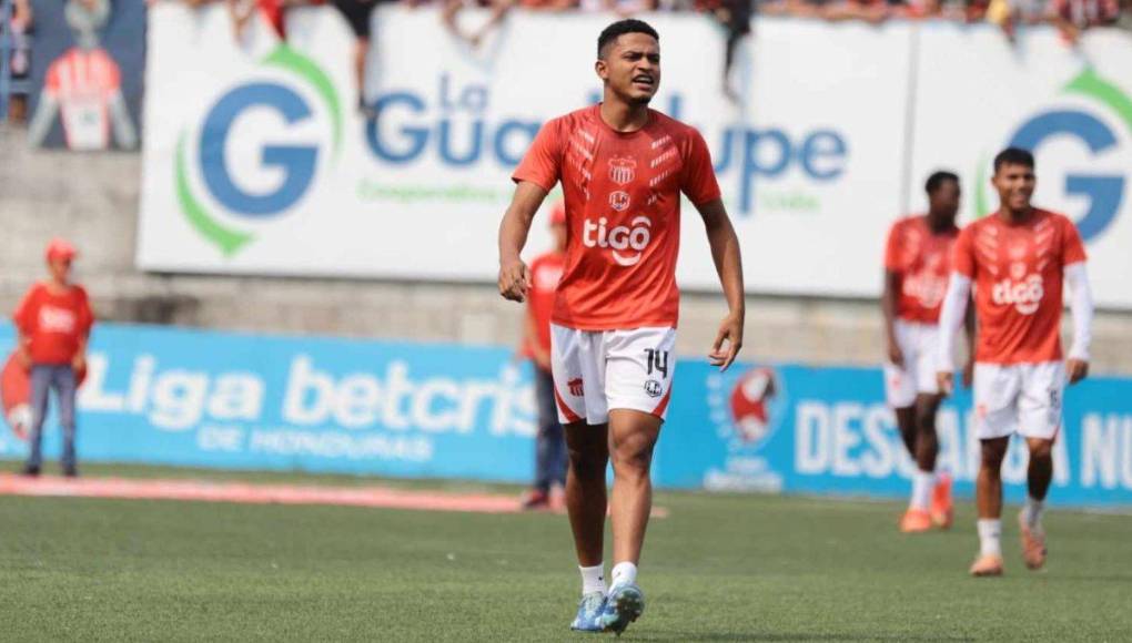 Sebastián Espinoza (20 años / Atacante): Un juego directo y de mucha proyección es el que imprimía este jovencito salido de las reservas del rojo ceibeño. Jugó 20 encuentros, donde marcó un gol.