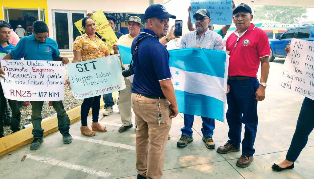 <b>Por su lado, ellos presionan a la SIT para que destine un proyecto para Yoro. Creen que el estado de la carretera ha condicionado el desarollo de la cabecera, una pequeña ciudad en relación a El Progreso u Olanchiito.</b>