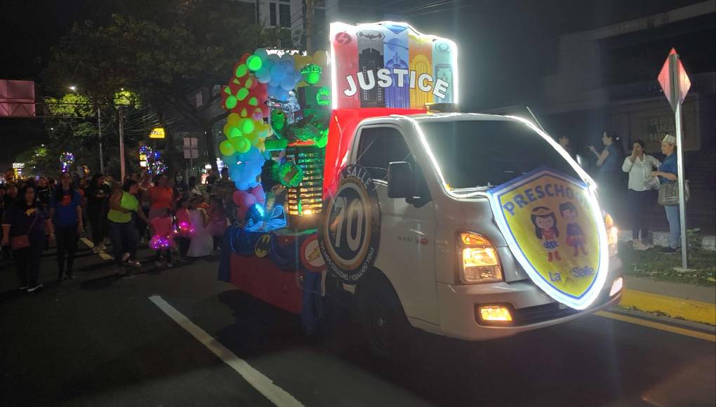 Cada carroza representó un valor moral 