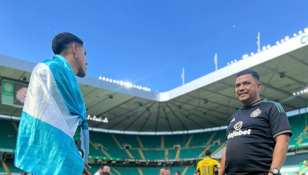 Enrique Palma es el papá del jugador hondureño y estuvo presente al lado de su hijo en los festejos del Celtic. 