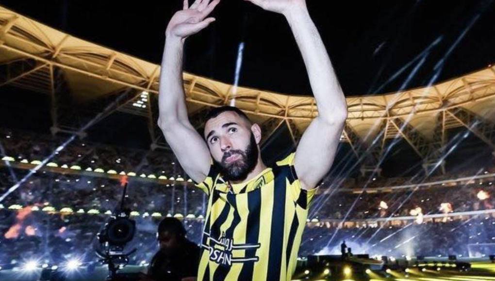 “Necesito ayuda en el campo, no puedo ganar solo”, explicó Benzema ante los periodistas saudís después del choque ante Al Taawon.