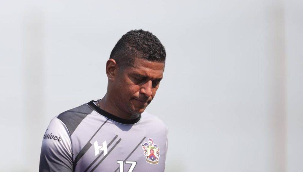 Costly entrena con mucho esfuerzo en el Lone FC.