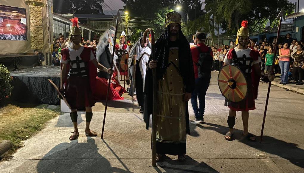 Ramón Mendoza, coordinador del elenco que personifica la pasión y muerte de Jesús, agradece a todas las personas a la parroquia San Pedro Apóstol para realizar el evento y de esa manera llevar un mensaje de sacrificio, amor y esperanza que Cristo entregó su vida por cada uno de nosotros.
