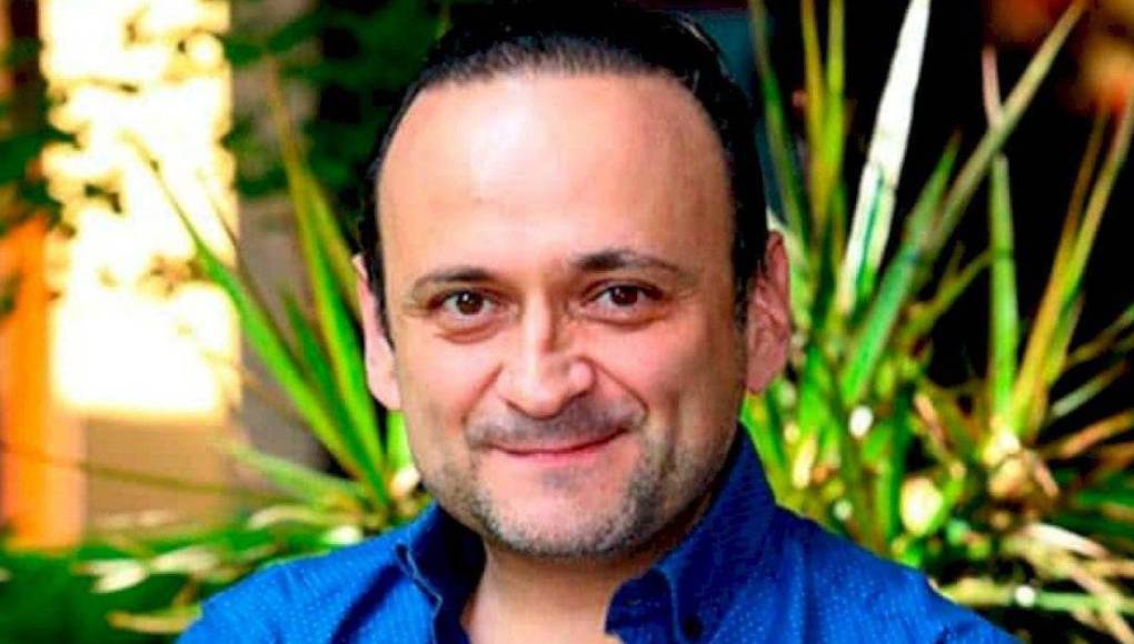 A finales de 2023, Lalo España declaró que se estaba dando una oportunidad con un hombre luego del fallecimiento de su pareja Ranferi Aguilar hace 12 años.