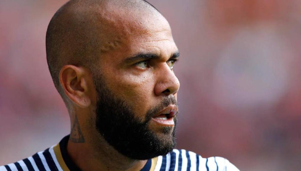 Por su parte, Dani Alves, antes de ingresar a prisión por el escándalo sexual que protagonizó, recordó también que estuvo a un paso de firmar con Real Madrid.