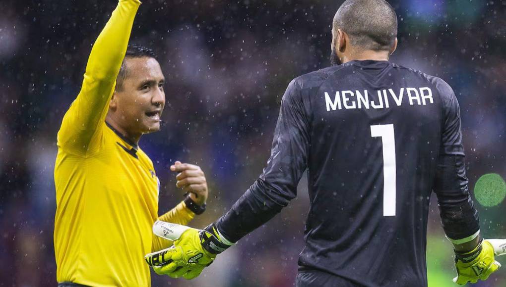 Iván Bartón es el nombre del árbitro salvadoreño que perjudicó a Honduras, selección que se quedó sin poder clasificar a la Copa América.