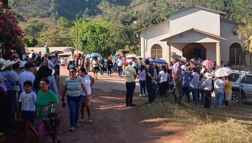 Además, era el padre del exdiputado del Partido Nacional, Samuel Reyes Rendón. Era reconocido en la zona como un líder del partido de la estrella solitaria.