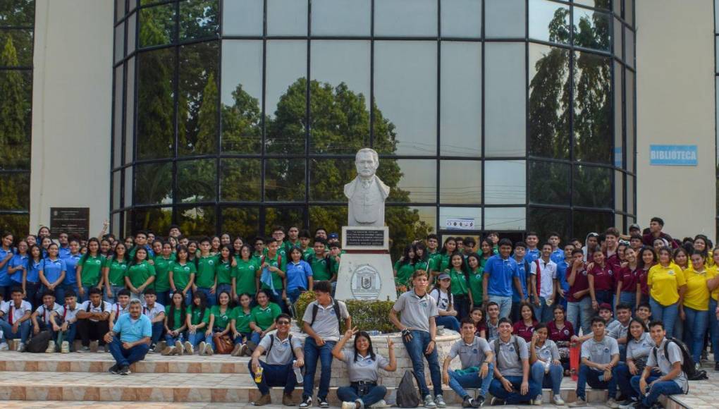 Cientos de colegiales de Cortés visitaron recientemente las instalaciones de la Universidad Pedagógica Nacional Francisco Morazán en San Pedro Sula para conocer sobre la Feria Pedagógica.