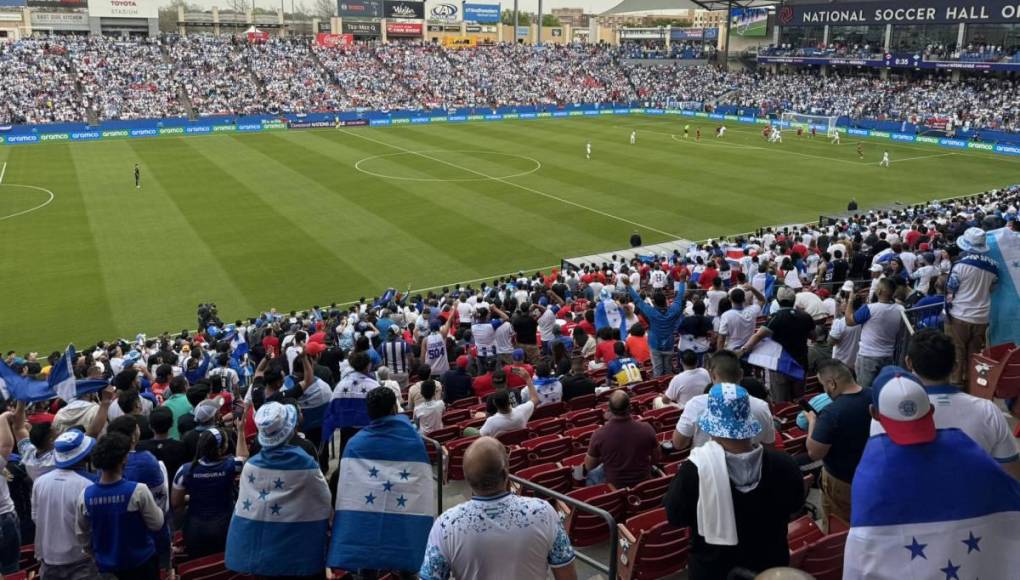 El Toyota Stadium de Dallas, Texas, registró un llenazo y la mayoría de aficionados eran hondureños.