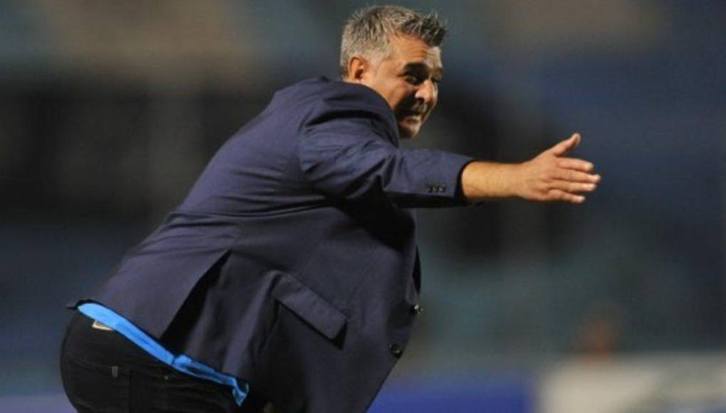 Diego Vázquez reclamó una posible falta penal en el tramo final del partido. 