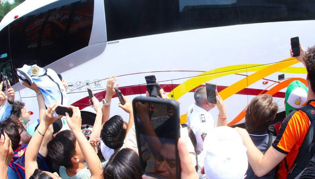 La plantilla del equipo estadounidense transitó por las calles de Monterrey.