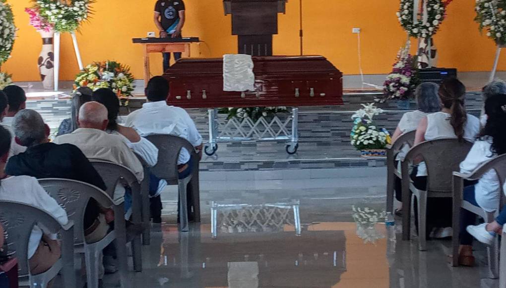 Asterio Reyes falleció el viernes 29 de marzo producto de complicaciones en su salud, fue llevado por sus familiares a un centro médico donde posteriormente se dio a conocer de su fallecimiento.