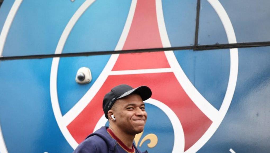 “Esto está en un punto muerto absoluto... Yo pregunto si tiene que ver con Kylian y la respuesta es que todo tiene que ver. Obviamente, si el PSG supiese que Kylian se quedaba, esto ya se hubiera anunciado... El PSG ha parado la renovación de Ethan porque creen que su hermano se va del club”, señala la prensa internacional.