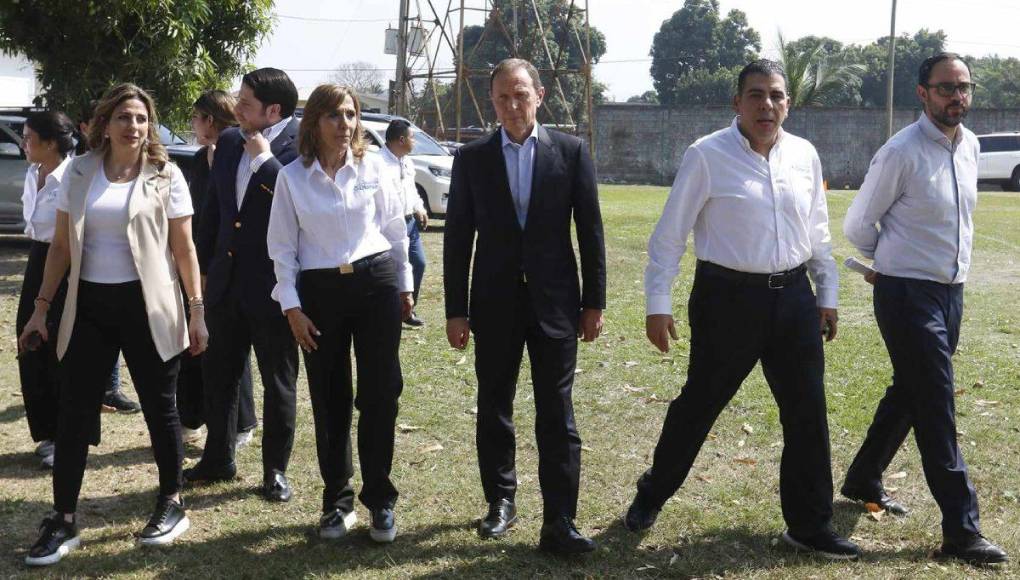 Emilio Butragueño visitó el estadio Jaime Villegas de San Pedro Sula. 