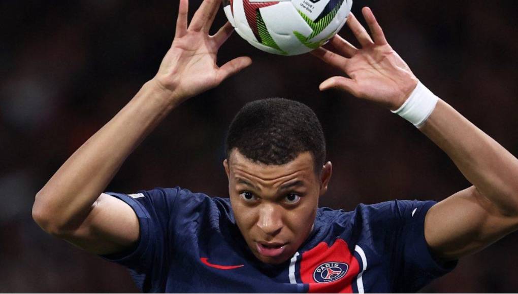 “Kylian Mbappé firmó entre finales de enero y primeros de febrero un contrato con el Real Madrid que le une al club. No se puede anunciar todavía. En mitad de la temporada, los jugadores quieren estar tranquilos”, comenzó explicando el destacado periodista español.