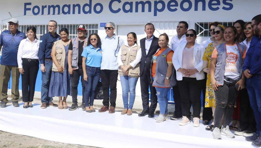 Butragueño, quien actualmente se desempeña como director de relaciones institucionales del Real Madrid, llegó con otros directivos de la fundación española para la apertura de la cuarta escuela sociodeportiva en Honduras que funcionará en el estadio Carlos Miranda de Comayagua.