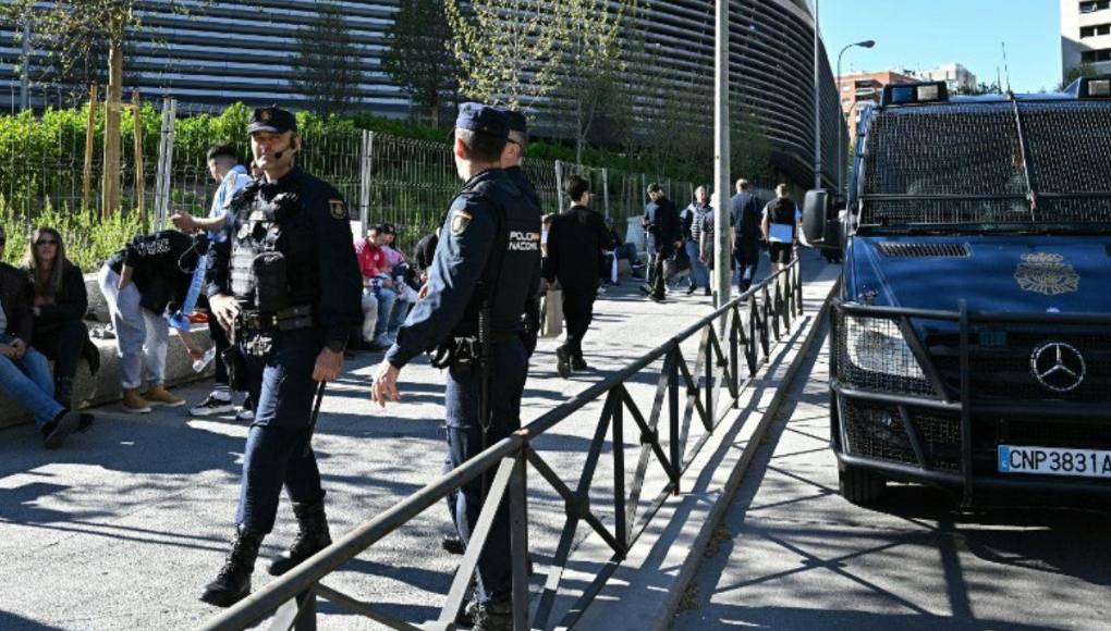 Además de los dos partidos previstos en Madrid, se jugará otro en Londres el martes por la noche entre Arsenal y Bayern Múnich, mientras que el miércoles se medirán en París el FC Barcelona y el Paris Saint-Germain. 