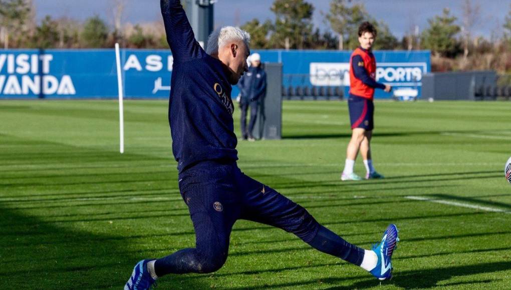 La llegada de Donnarumma en 2021 fue el detonante de su falta de minutos. Aunque en la primera temporada con Pochettino, el Tico alternó titularidades con el italiano, fue en los octavos de Champions contra el Real Madrid, eliminatoria perdida 3-1 en el Santiago Bernabéu, cuando el técnico santafesino se decantó por ‘Gigio’, siendo después Galtier el que ratificó al napolitano como titular en la portería.