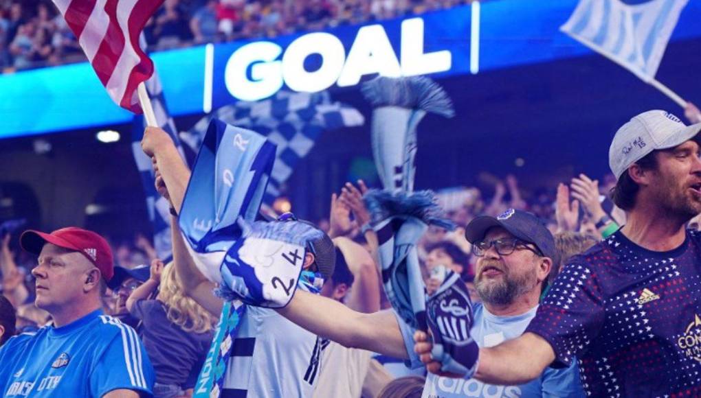 El Sporting Kansas City dejó de lado el Sporting Park y para recibir al Inter Miami dispuso del Arrohead Stadium, casa de los Kansas City Chiefs, con capacidad para más de 70 mil personas que abarrotaron el inmueble para ver a su equipo enfrentarse a Lionel Messi, Luis Suárez y compañía.