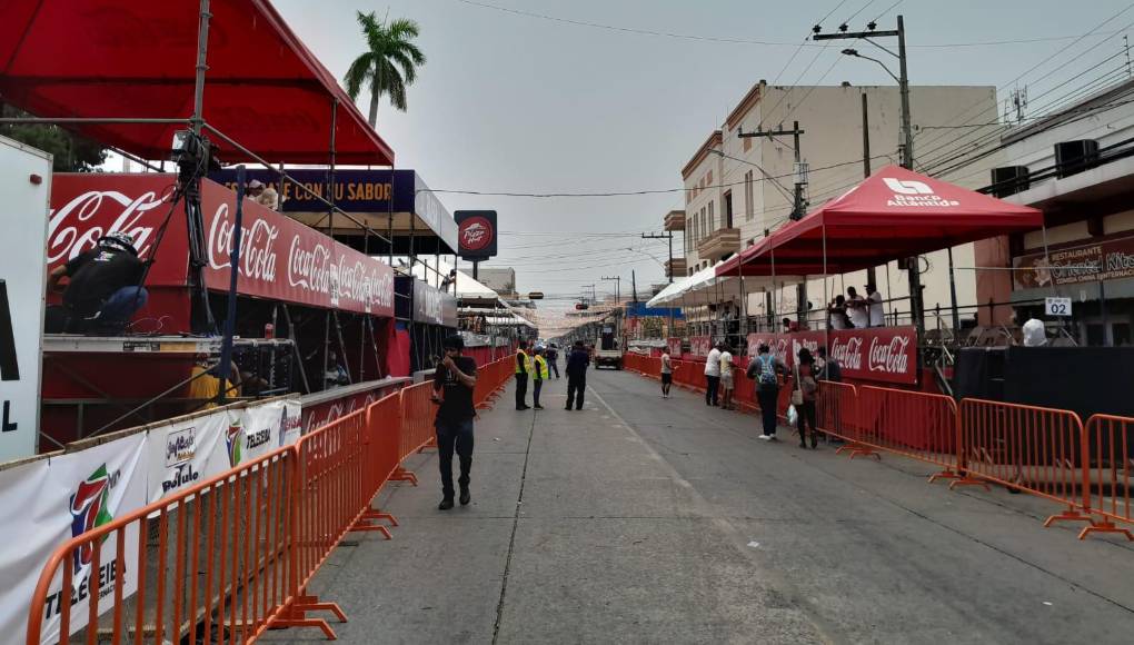 Este año se han sumado las delegaciones de Colombia y Trinidad y Tobago, las que participarán con sus alegres y coloridas comparsas. La “Novia de Honduras se viste de gala, para recibir a un aproximado de 300 mil persona de diferentes partes del país, que se darán cita para ser parte del desfile de carrozas y gran carnaval.