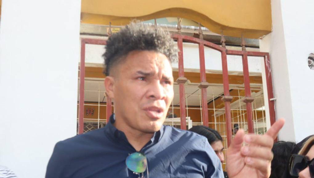 Rambo de León llegó a Tocoa para darle el último adiós a Hermelindo Cantarero.