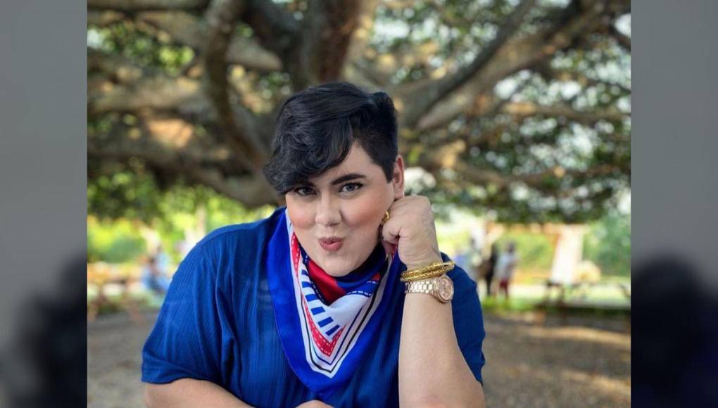 ”Hablo de ella porque hay que hablar de la gente en mis videos, pero no es que a mi me interese lo que ella hace o como se viste”, expresó.