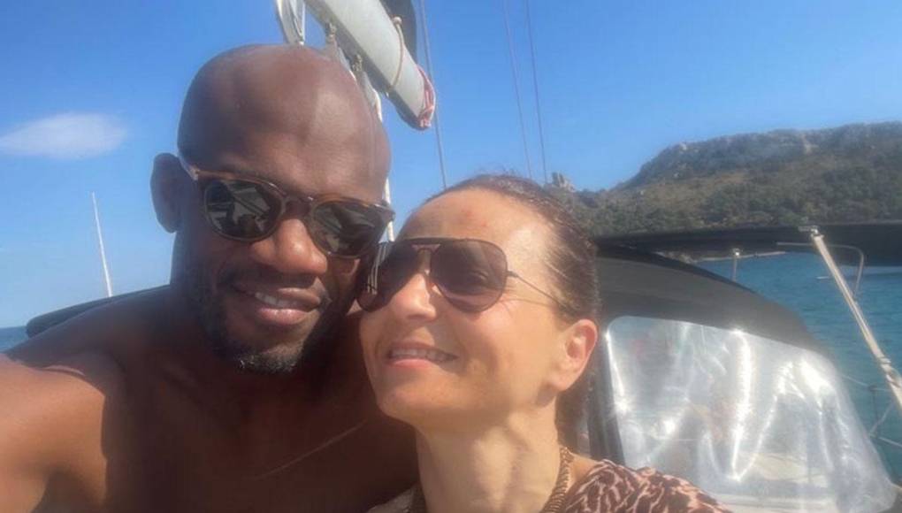 Hace unos años atrás se mencionaba que Elissa era hija del entonces presidente del Cagliari y David Suazo lo desmintió todo. 