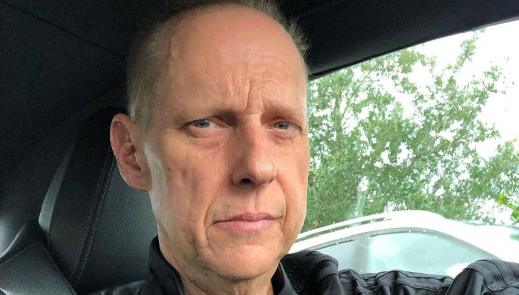 Villa recordó que<b> el día en que inició su romance </b>con su esposa, también coincidió con su primera asignación como comentarista de Televisa, lo que hizo que todo fuera muy rápido debido a la premura de no llegar tarde a su trabajo.