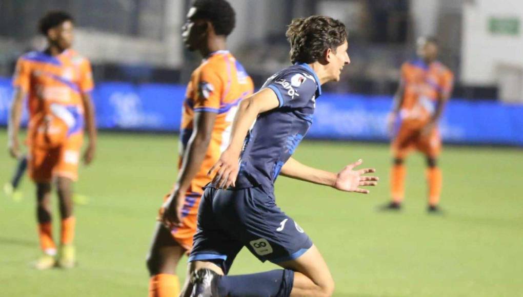 “Estoy muy contento por el debut y por el gol, estos son los momentos hermosos que te da el fútbol, pero tengo que seguirle dando para adelante y seguir mejorando”, fueron sus palabras después de debutar.