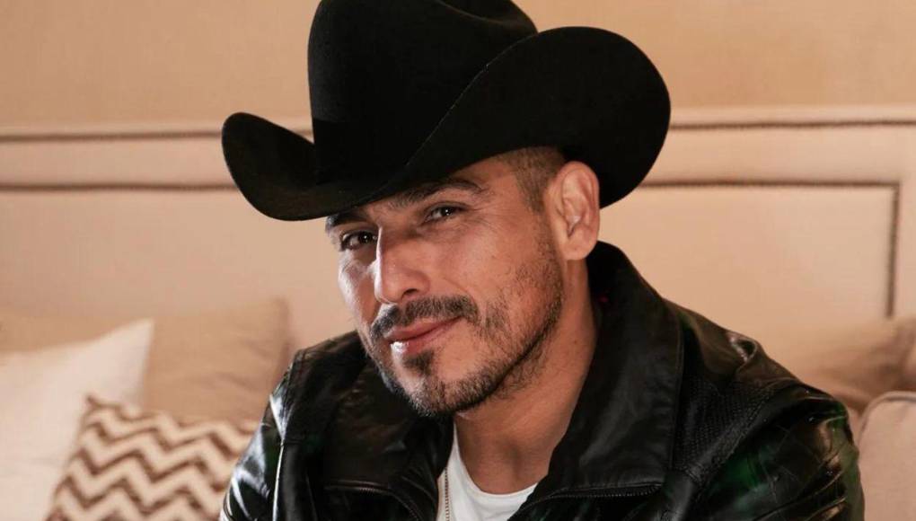 Asimismo, tras estar lejos de las cámaras durante un buen tiempo, Espinoza Paz regresa formando parte del panel de jueces de La Academia 2024. 